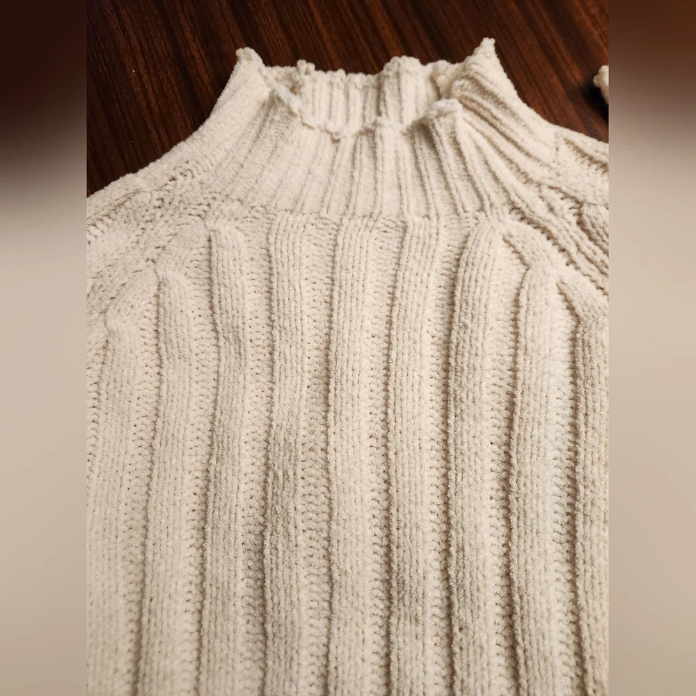 American Eagle mock neck cropped sweater size xs NWOT - Picture 2 of 6